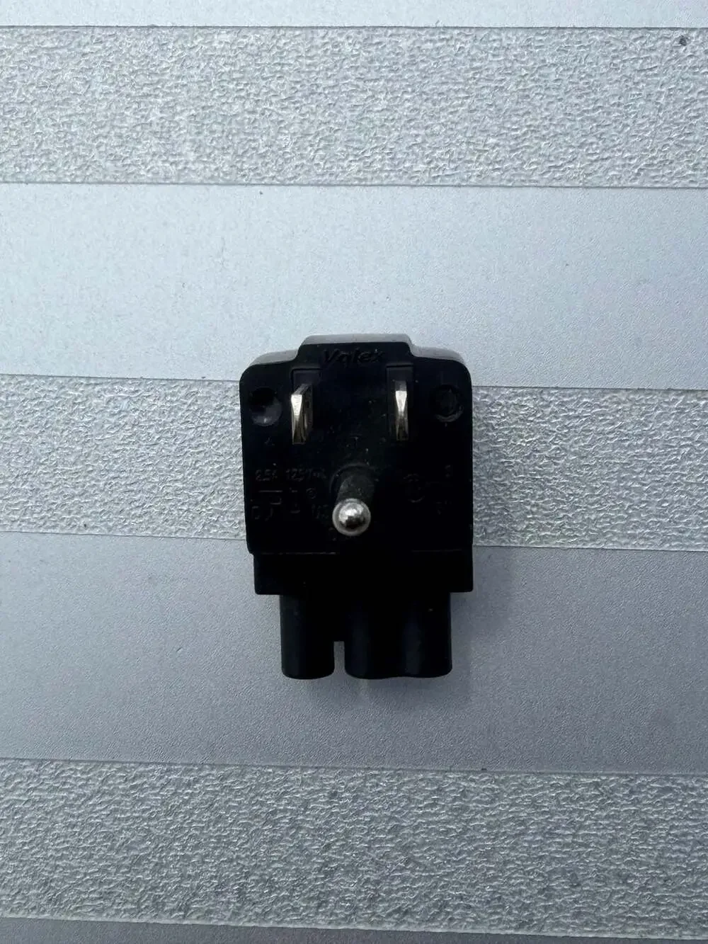 Volex DL515RP 3-Prong AC Power Adapter Plug